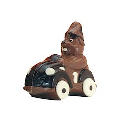Chocoladevorm haas in auto