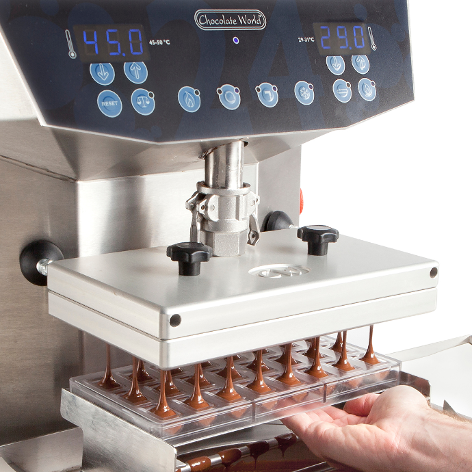 M1300E - Dosing head on a CW24 temperingmachine