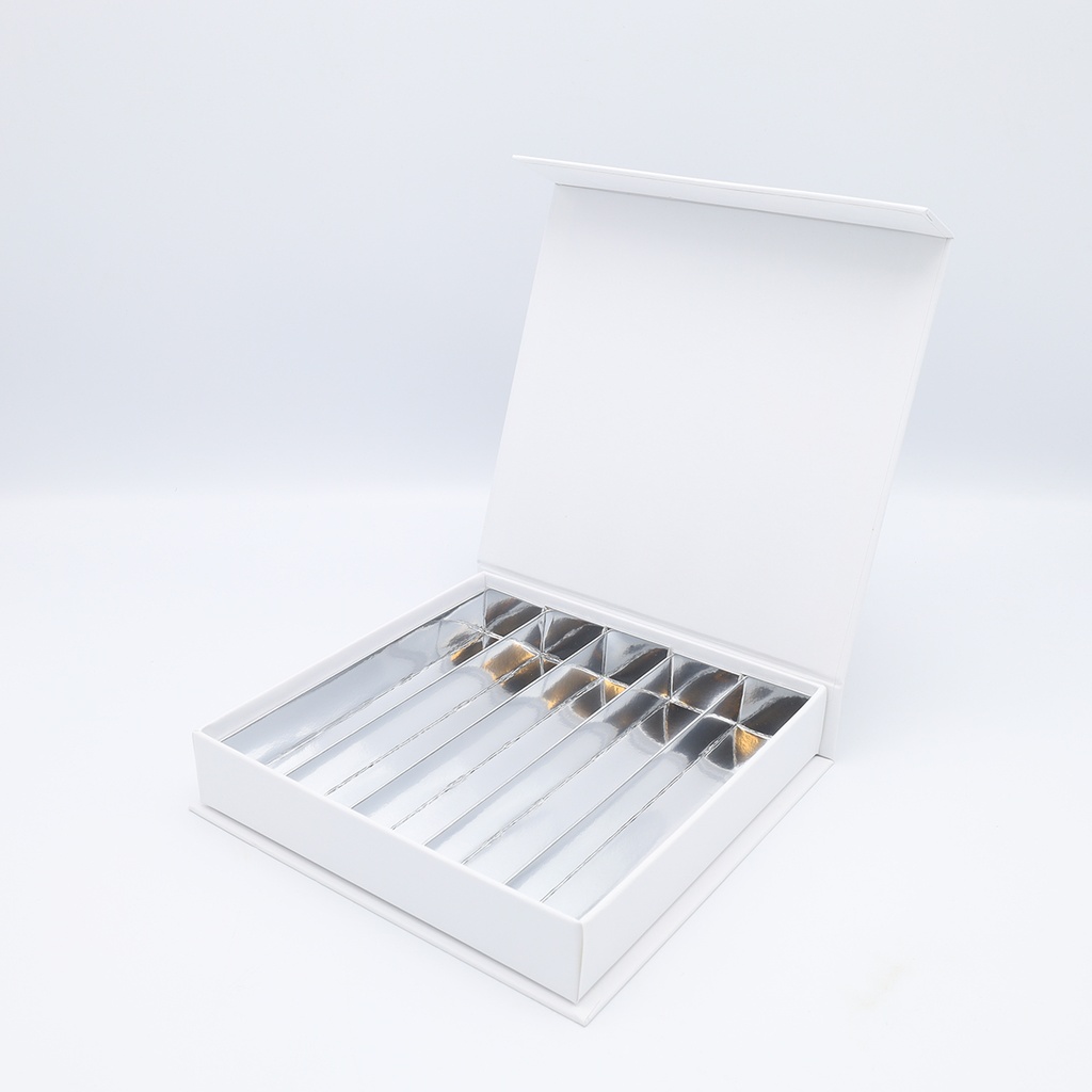 [V002-11-165-01] Luxury magnetic box white with 5 rows - 24 pcs
