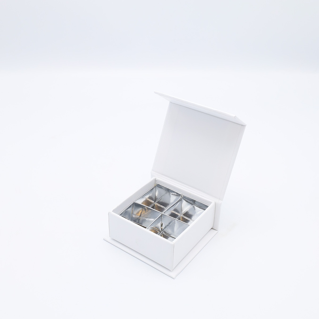 [V002-11-65-01] Luxe magneetdoos wit voor 4 pralines - 24 pcs