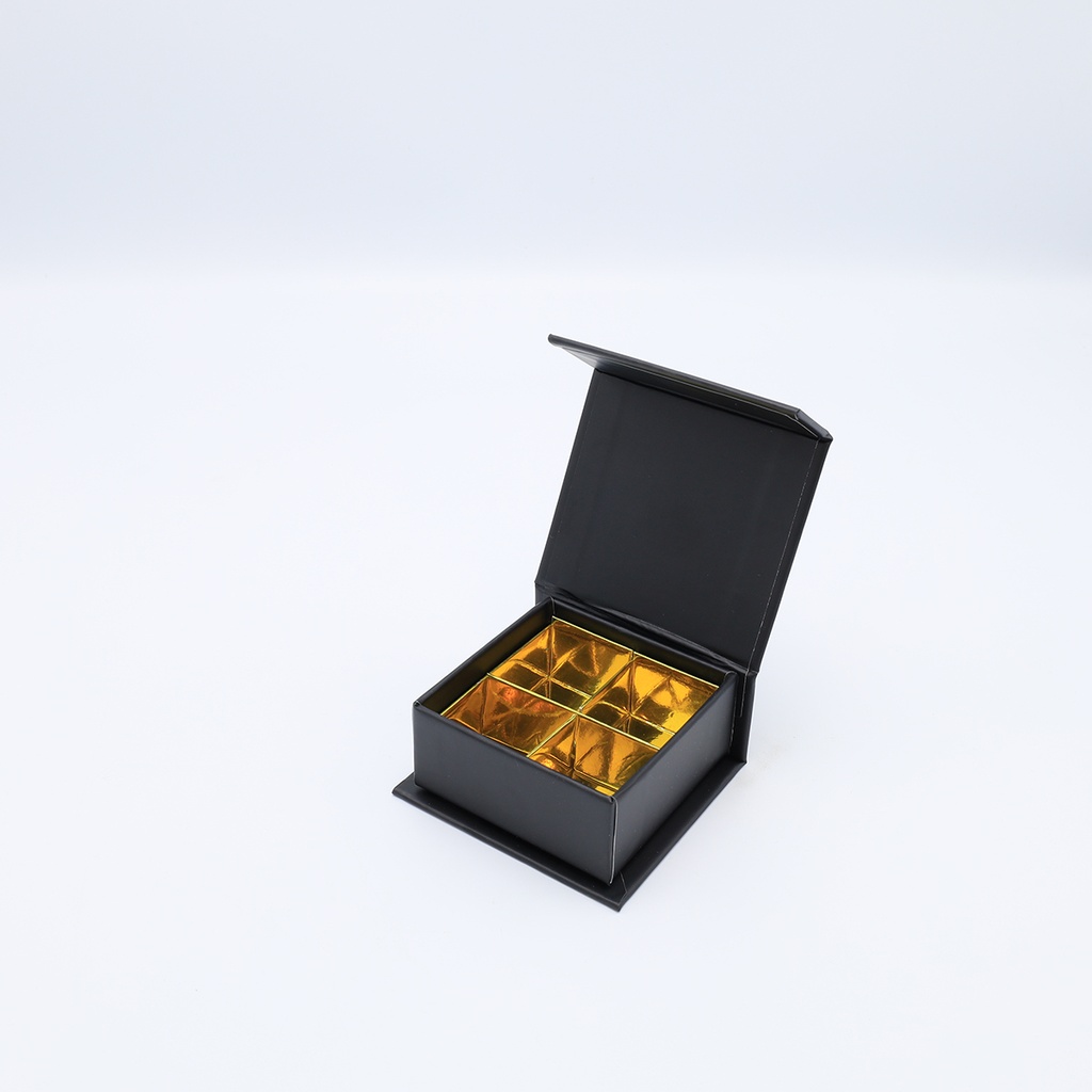 [V002-11-65-02] Luxuriöse Magnetbox schwarz für 4 Pralinen - 24 Stück