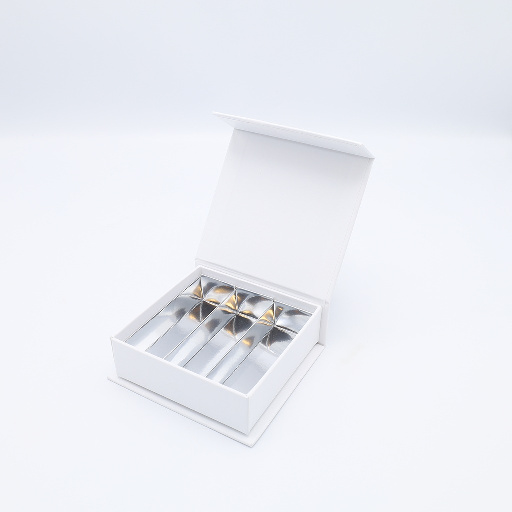 [V002-11-95-01] Luxury magnetic box white with 3 rows - 24 pcs